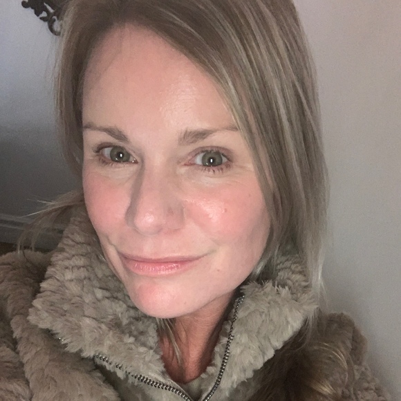 Meet your Posher, Janelle - Picture 1 of 1